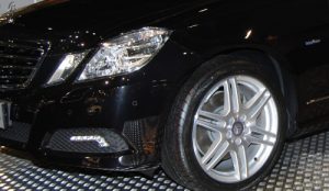 Frühlings-Check (Symbolbild) Mercedes in schwarz, Alu-Felge